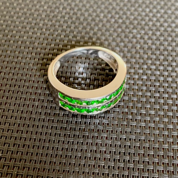 Russian Chrome Diopside Round 925 Sterling Silver 2-Row Ring. Size 7 - Picture 3 of 3